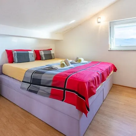 Apartment Beslic *