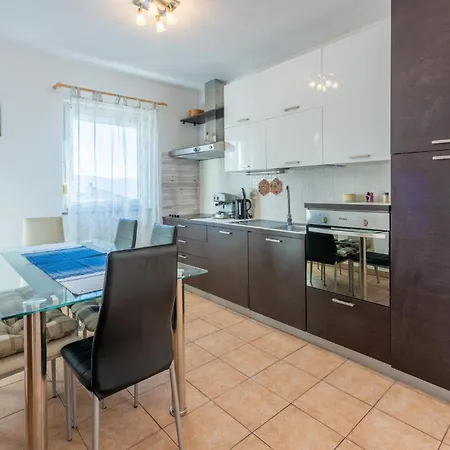 Apartment Beslic *